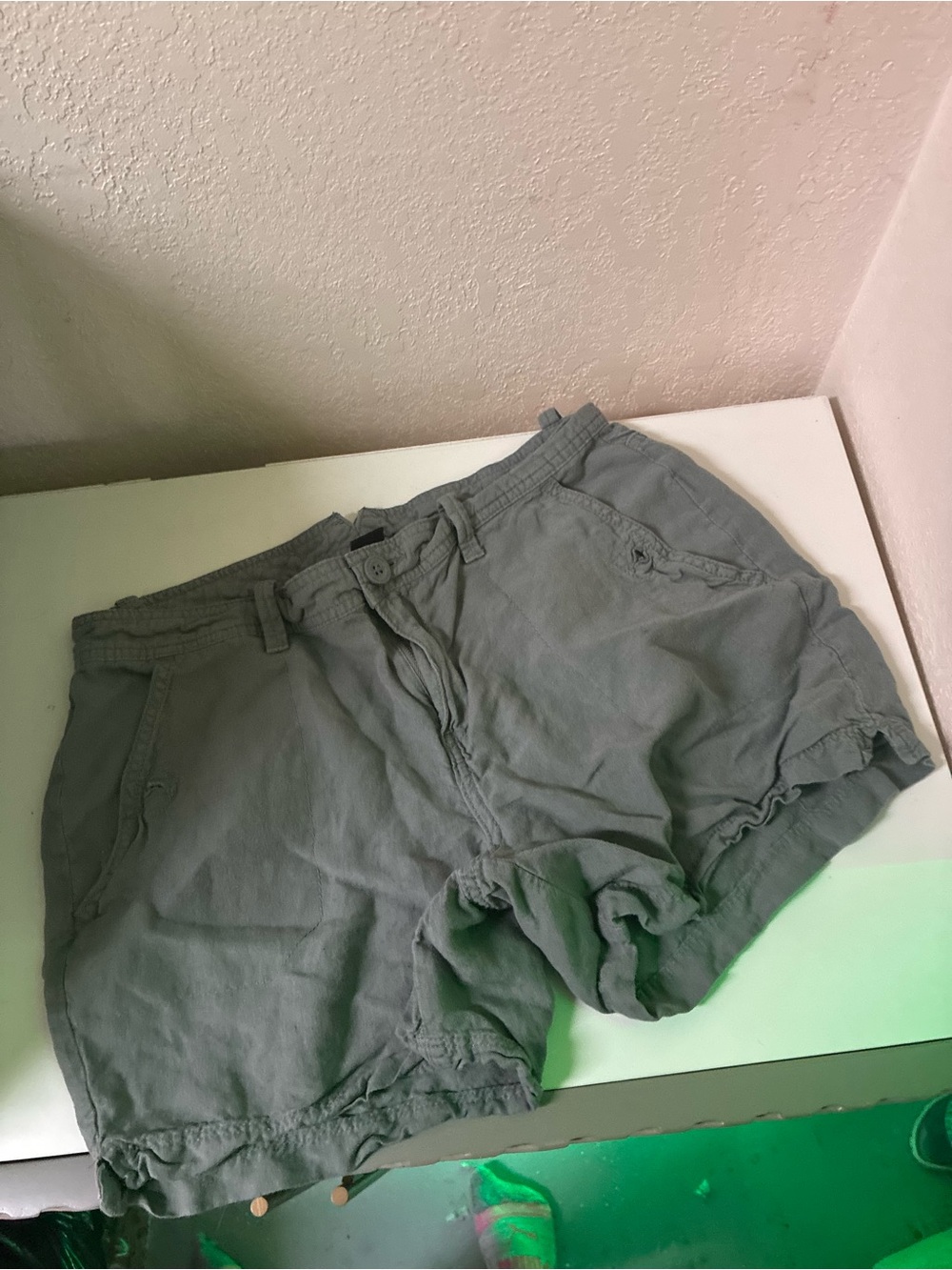 5/$35🐛 Calvin Klein Green Women's Cargo-Style Bermuda Shorts